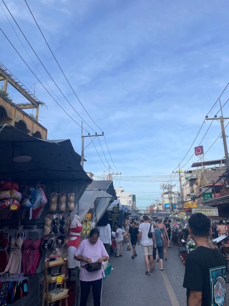 ถนนคนเดิน,ตลาดเย็น,ตลาดโต้รุ่ง