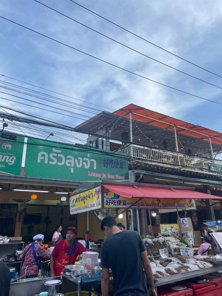 ถนนคนเดิน,ตลาดเย็น,ตลาดโต้รุ่ง