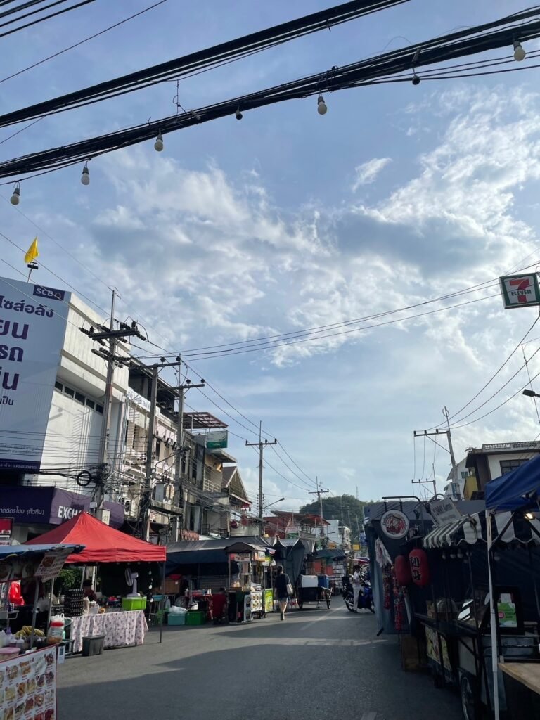 ถนนคนเดิน,ตลาดเย็น,ตลาดโต้รุ่ง