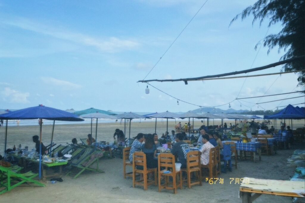 หาด,ท่องหาดเขาตะเกียบ,ชายหาดเขาตะเกียบ